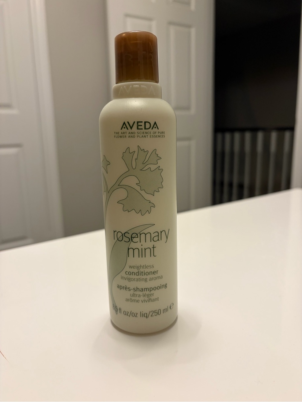 AVEDA Rosemary Mint Weightless Conditioner —250ml